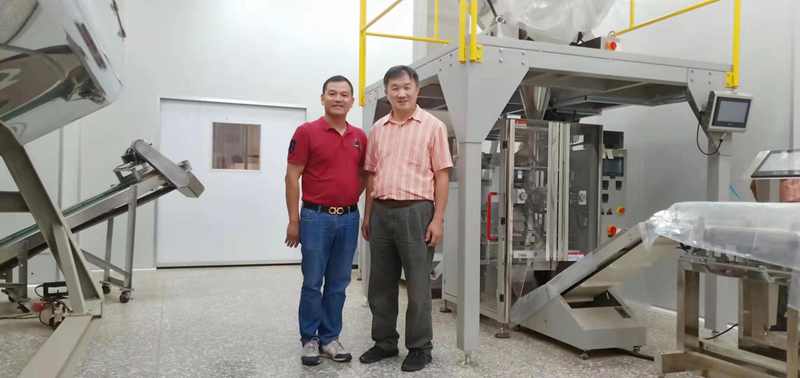 松可机械专业人员与宝岛台湾工厂负责人合照